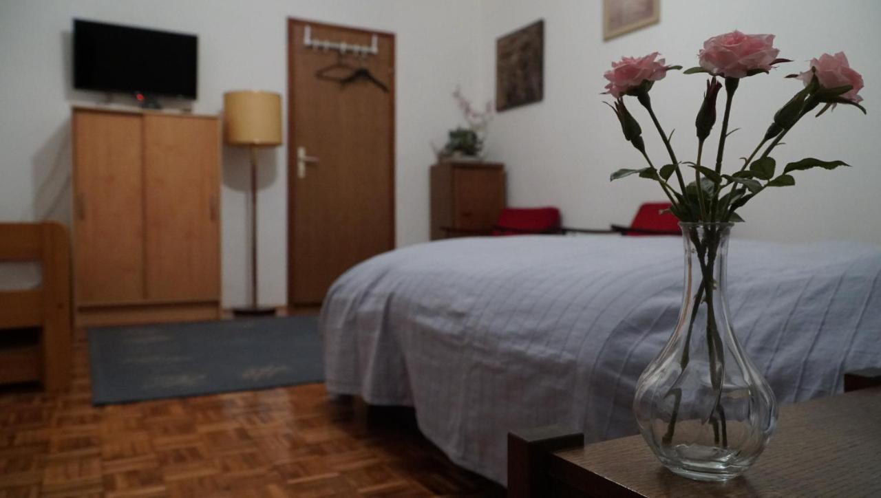 Apartments Nera ซาเกร็บ ภายนอก รูปภาพ